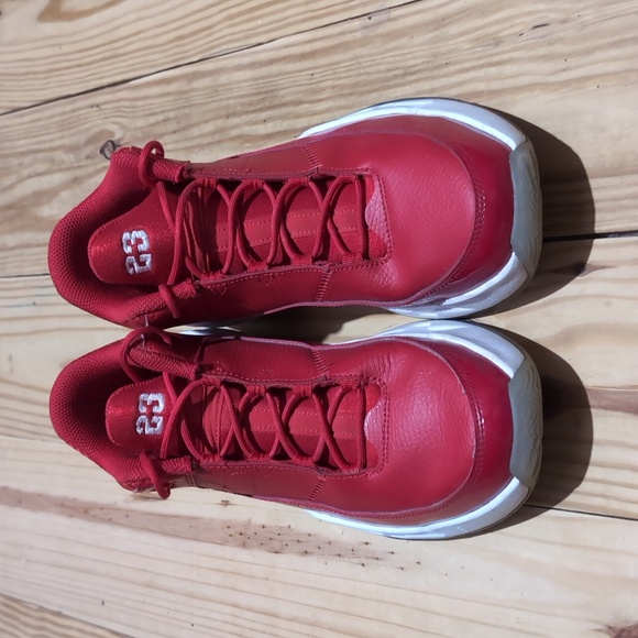 Jordan Max Aura 3 University Red Sneakers - Picture 2 of 9
